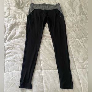 low rise black and grey yoga pants